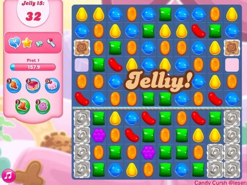 Candy Crush Jelly Saga gameplay screenshot showing colorful candies and jelly